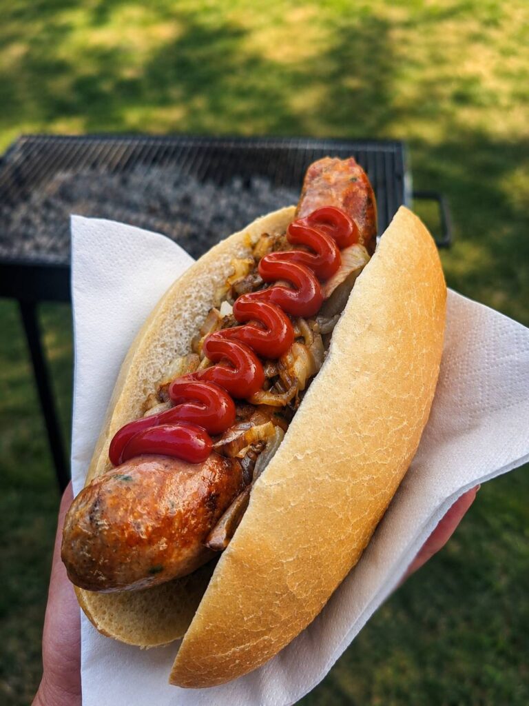BBQ worsten en hamburgers met broodje